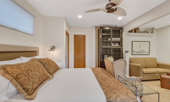 North Park Maison | Miracle on 34th Street - Luxury Courtyard Studio