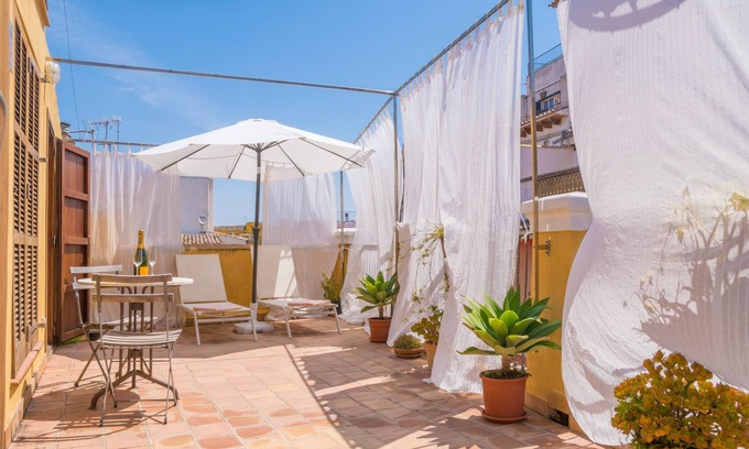 Old Town Maison | MIRACLET - ADULTS ONLY - Townhouse with beautiful terrace and parking in the centre of Pal