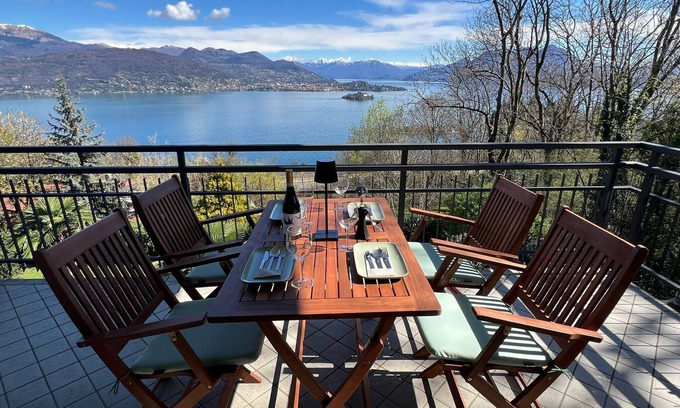 Campino Appartement | Miralago apartment with amazing lake view in Stres
