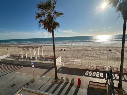 Cadiz Appartement | Mirando al Mar con Wifi y Terraza 1ª línea playa