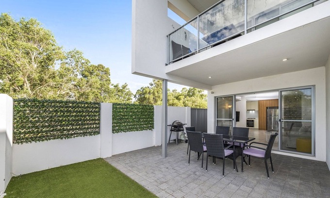 Mirrabooka Maison | Mirrabooka 3-Bed Close to Shopping Centre