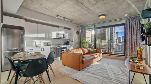 Connaught Maison | Miso 2 BD - Skyline View Patio Gym Pool & AC