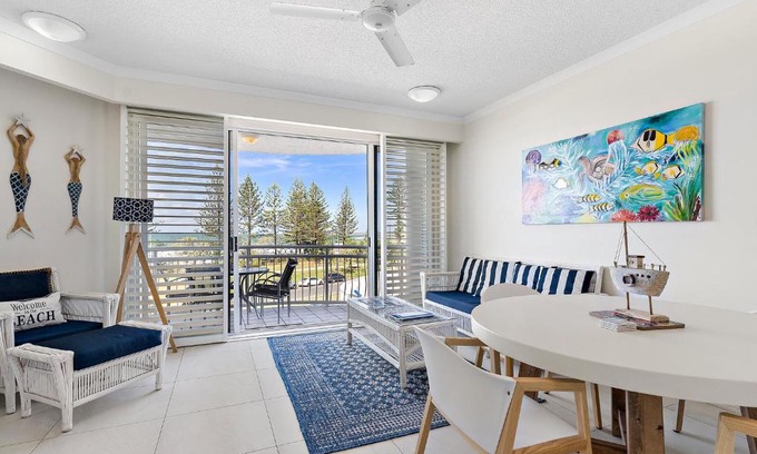 Alexandra Headland Appartement | Miss Alex l Beachfront Babe l Pool and Parking