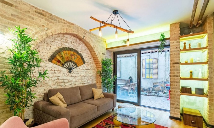 Nisantasi Appartement | Missafir Apartment with Backyard in Nisantasi