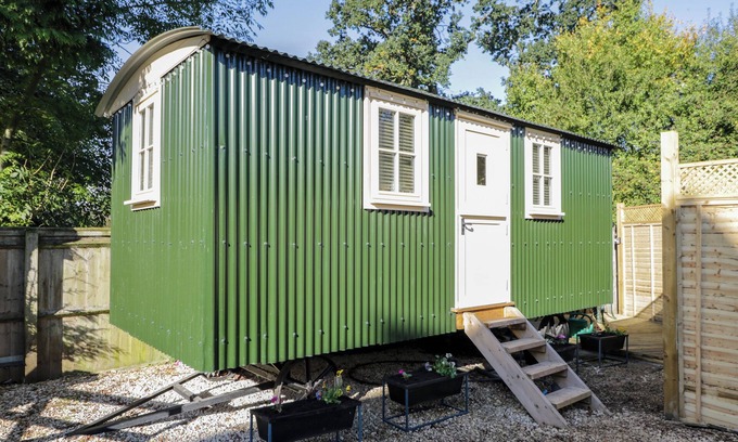Moreton-in-Marsh Cottage | Mitford Gypsy Hut