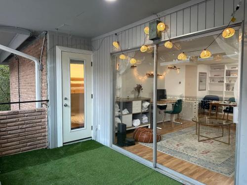 Tarrytown Maison | Mixed Shared Room - CoLiving Condo