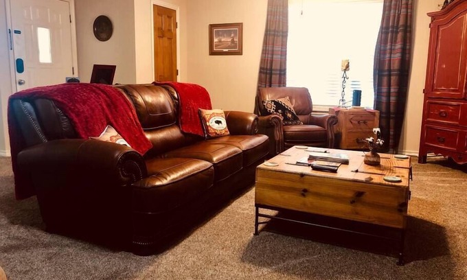 Pawhuska Appartement | MJ’S BUNKHOUSE #4-2 BLKS FROM PW MERCANTILE