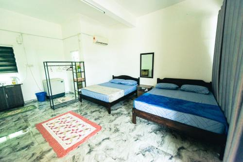 Jenjarom Maison | MKB Homestay - Landed Studio room with 2 Queen bed and Free Parking