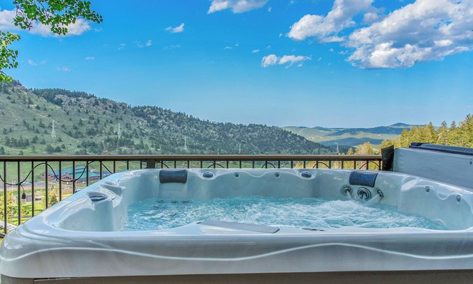 Evergreen Maison | Mntn views with Hot tub, Sauna, Game room, Quick I-70 access, Red rocks, Skies