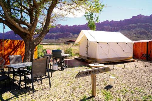 Moab South Valley Maison | Moab Glamping Setup Tent in RV Park #6 OK-T6