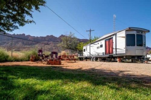 Moab South Valley Maison | Moab RV Resort Glamping RV Fully Setup OK42