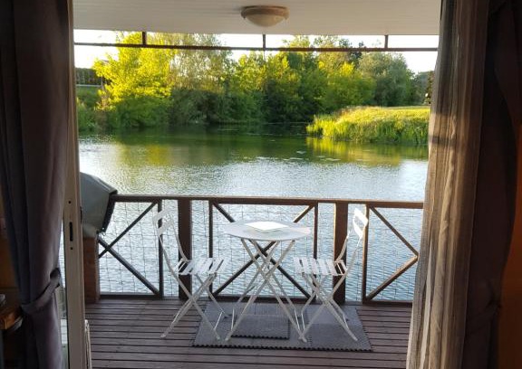 Seurre Location De Bateaux | Mobil-home flottant SEURRE vue panoramique sur l'eau jacuzzi privé en option