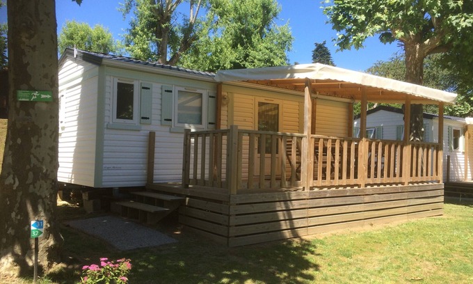 Saint-Sornin-Lavolps Maison | MOBIL-HOME 6 PERS. TOUT CONFORT AVEC TERRASSE COUVERTE