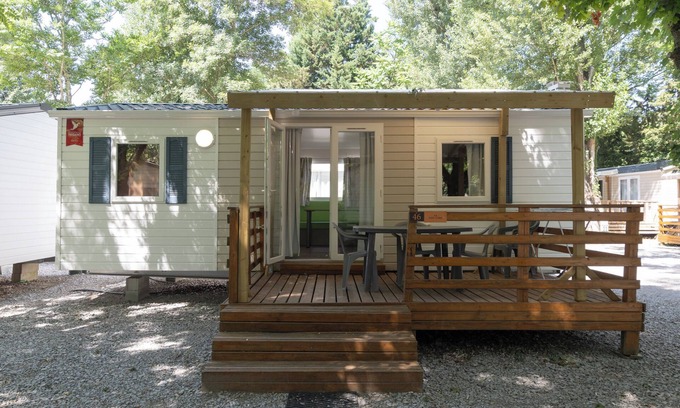 Lavilledieu Maison | Mobile Home 'Confort C - 1-5 People' with Shared Pool, Private Terrace and Shared Garden