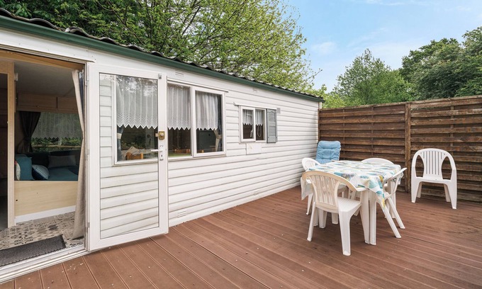 Pluduno Location De VR | Mobilhome 'Mobilhome Capacité 2 À 4 Personnes' avec piscine partagée et terrasse privée