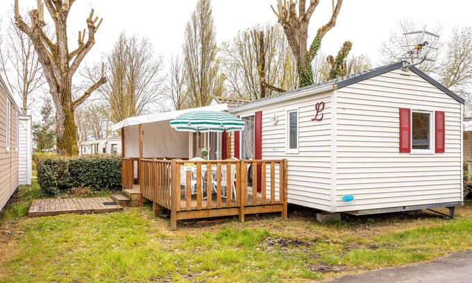 Angles Location De VR | Mobile Home 'Piscines - Terrasse' avec piscine partagée et terrasse privée