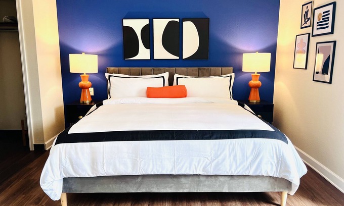 Southfield Appartement | Mod KING Studio Apartment w/private covered patio