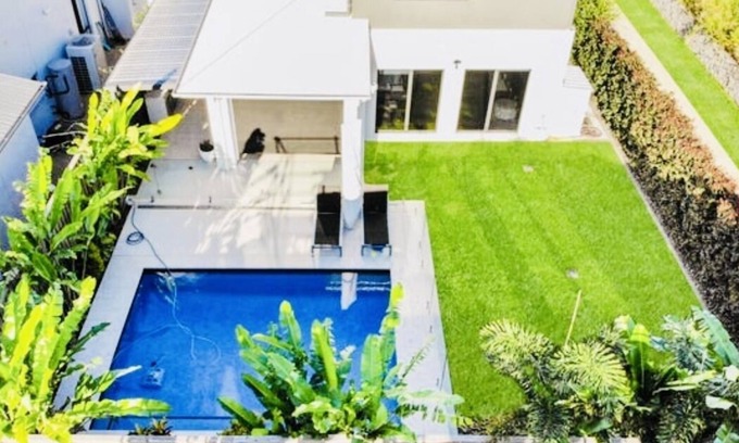 Rochedale Maison | Mod lux family home. 20m to Southbank & 30m to theme parks. A/C Pool Bball hoop