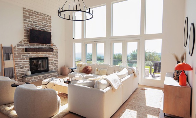 Town of Delaware Maison | Mod Retreat with Hot Tub and Pool in Callicoon
