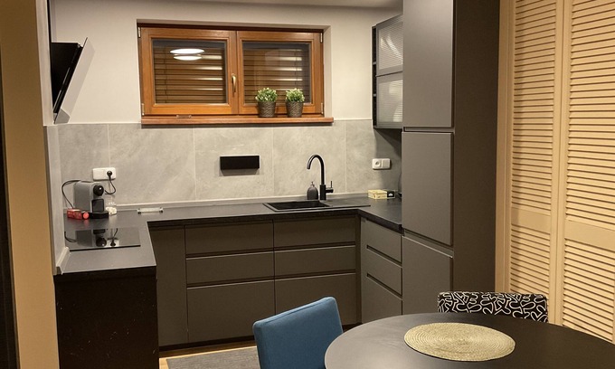 Jirny Appartement | Moderní a útulný apartmán, kompletně vybavený, u lesa, pro 2 osoby s parkováním