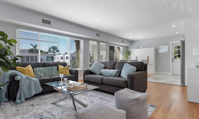 Hendricks and Venice Isles Appartement | Modern 1-bedroom apartment, Walk to Las Olas Blvd and Beach, Free parking