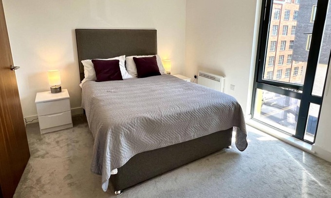 Bordesley Appartement | Modern 1 Bedroom Apartment with Parking