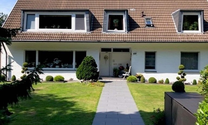 Lennep Appartement | Modern 1-room apartment with large kitchen, WLAN, nature reserve forest