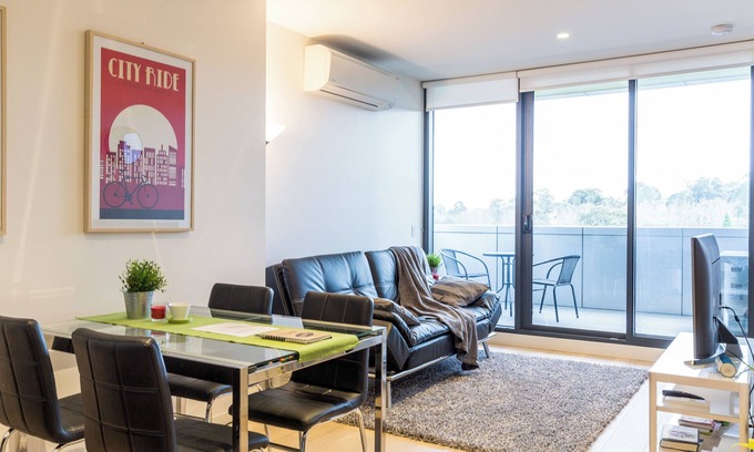 Parkville Appartement | Modern 1BD in Tranquil Parklands