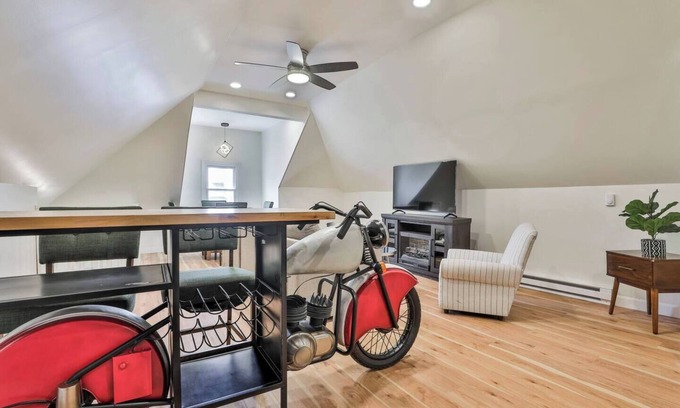 North Andover Appartement | Modern 1BD Near Downtown & Hgwy