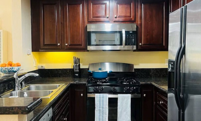 University City Appartement | Modern 1BR/1BA Getaway in Central San Diego – Walk to Zoo, Balboa Park & Dining