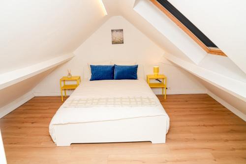 Bloemekenswijk Appartement | Modern 1BR & 1LR Apartment 15-Min Walk to Rabot