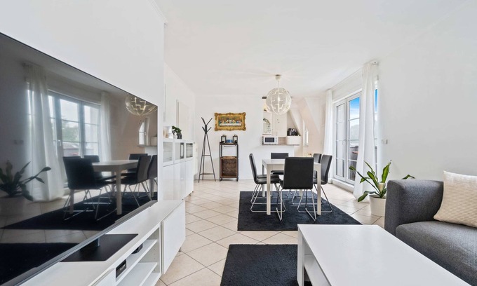 Soleuvre Appartement | 1BR Beautiful Penthouse w Balcony, Parking and BBQ