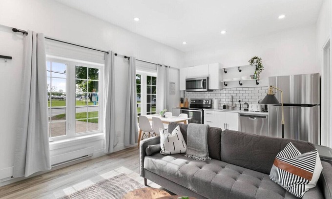 LaSalle Maison | Mins to marina and river - 1 bed suite