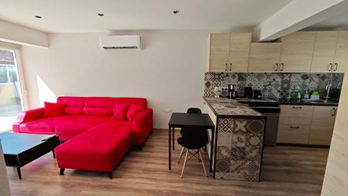 Larnaca Appartement | Modern 1BR House with Garden Near Larnaca Beach & Airport