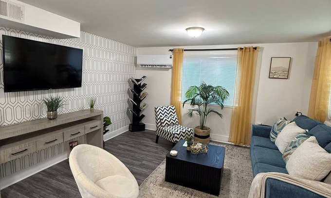 District Heights Lit Et Petit-Déjeuner | 14 miles to Nat’l Mall - District Heights Retreat