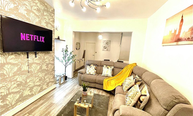 Hull Maison | Modern -2 Bed Room House very Spacious