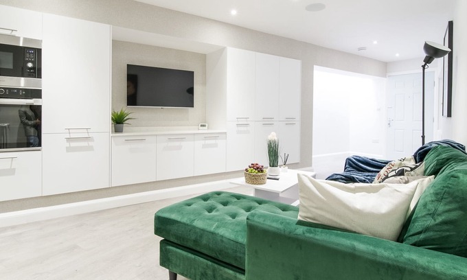Barnet Appartement | Modern 2 bed 2 bath New Barnet Apt