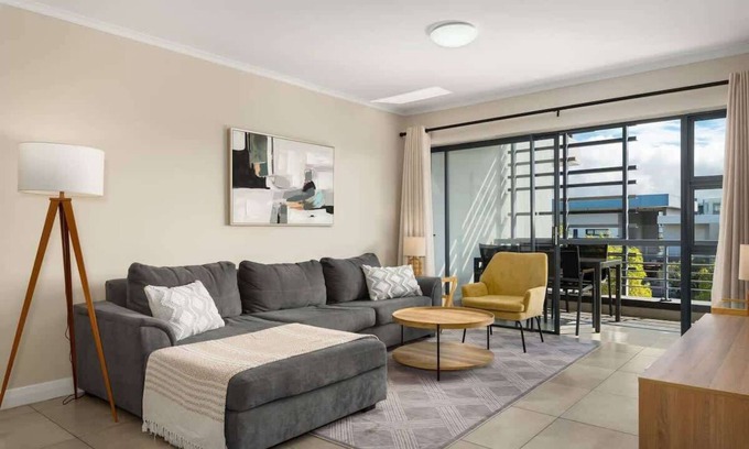 Century City Appartement | Modern 2 Bed Century City Apartment, Pool + Braai