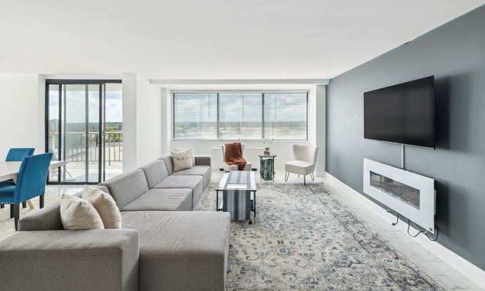 Alexandria West Appartement | Modern 2-Bed Condo: Close to DC Monuments & More!