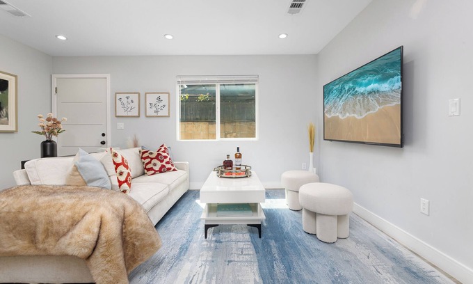 Mission Hills Maison | Modern 2-Bed Perfect for Extended Stays!