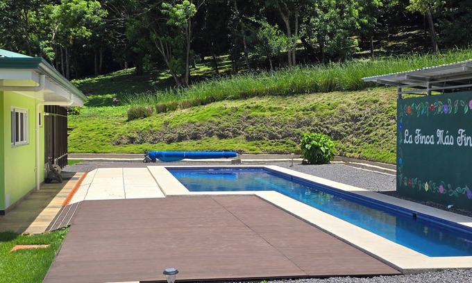 Mogote de Bagaces Lit Et Petit-Déjeuner | Modern 2 Bedroom Guest House w/Salt Water Pool & Pickleball Court