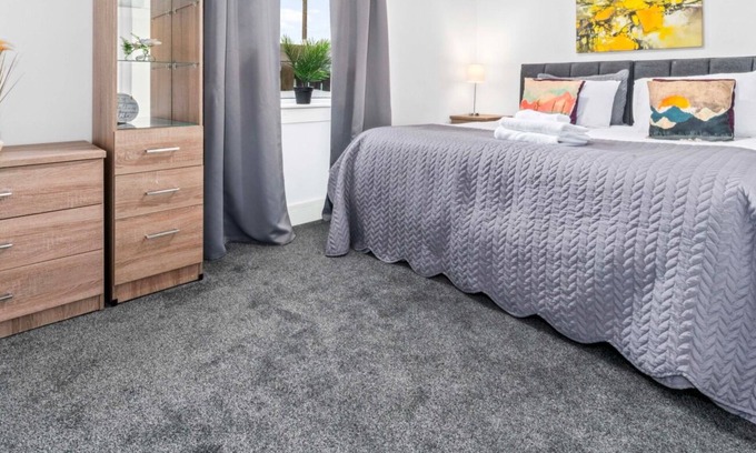 Airdrie Appartement | Modern 2 bedroom apartment close to local amenities.