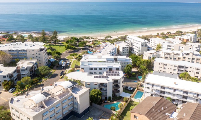 Shelly Beach Appartement | Modern 2 BR Beachside Apartment - Kings Beach QLD
