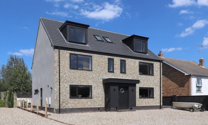Wells-next-the-Sea Maison | Modern 2 storey Holiday let within easy reach of the Town centre.