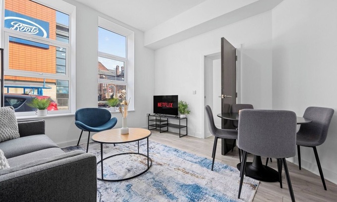Warrington Appartement | Modern 2B City Apartment - Wheelchair Accessible