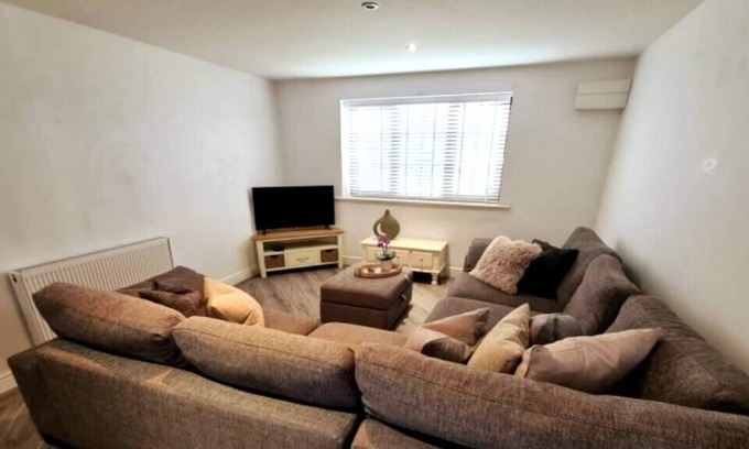 North Wheatley Maison | Modern 2BD Family Home with Garden in Beckingham