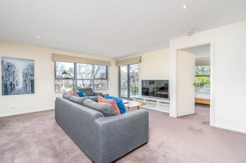 Turner Appartement | Modern 2BR 2BA Apartment Close to City and ANU - Hosted by Canstay