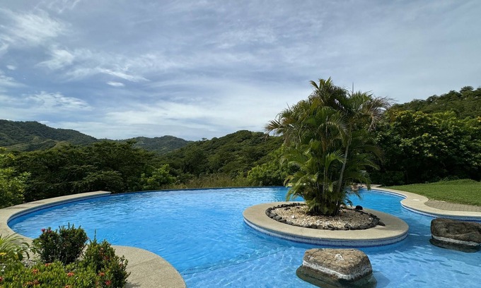 Playa Ocotal Copropriété | Modern 2BR/2BA Coastal Escape in Ocotal