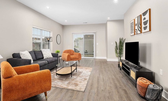 Grandville Copropriété | Modern 2BR + 2BA Condo with Garage & Patio