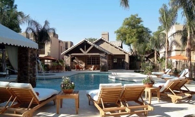 North Scottsdale Copropriété | Modern 2BR/2BA Retreat: Ground Floor/Pool, Spa, Gym/North Scottsdale Getaway